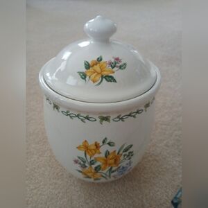 Thompson Elegant Ceramic Piece